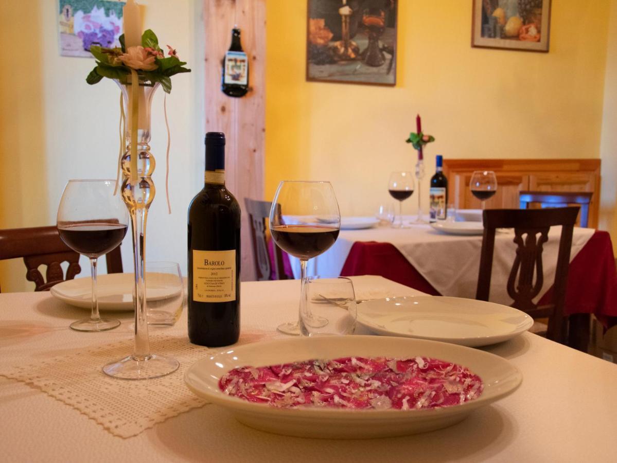 Villa Goccia Di Vino La Morra Eksteriør billede