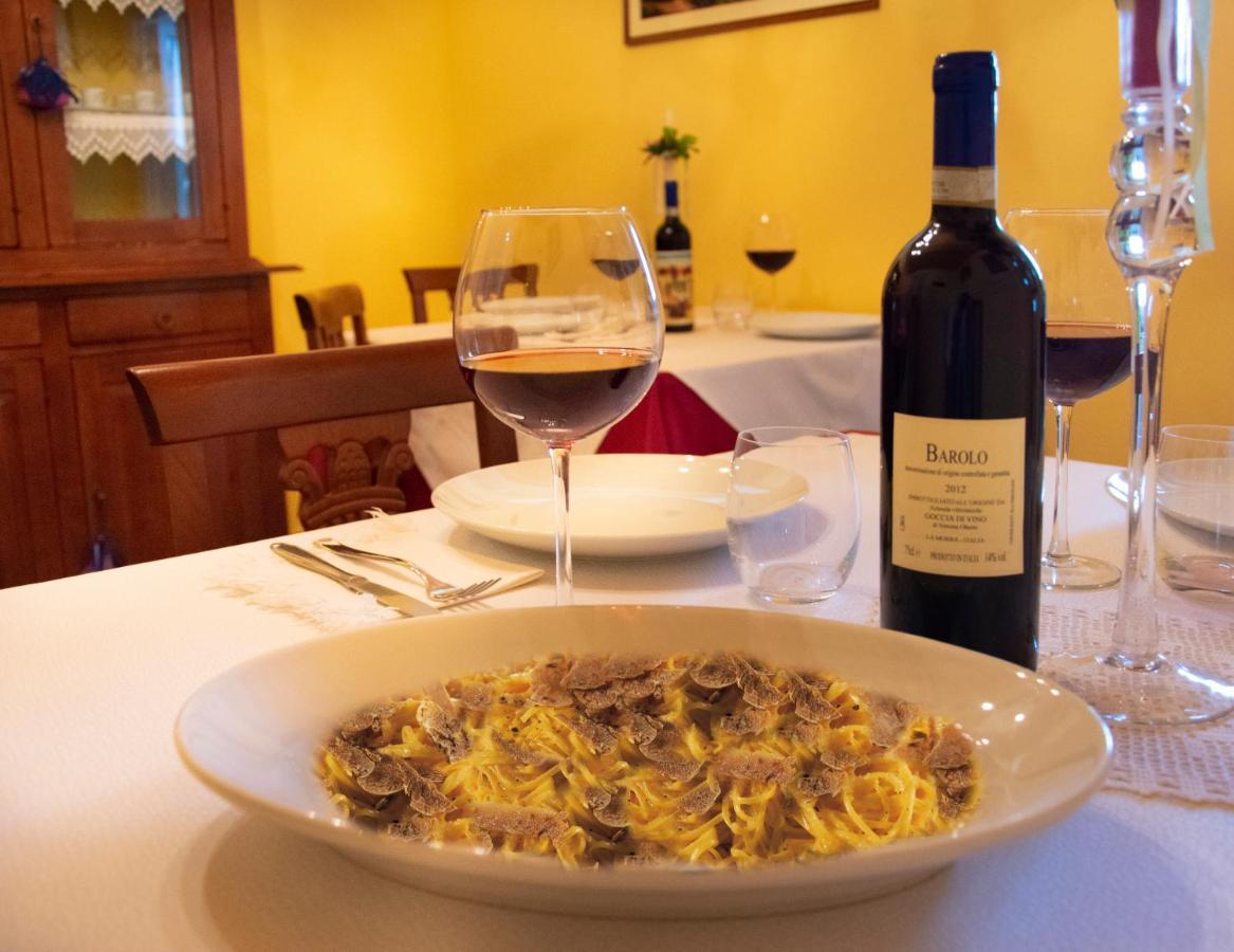 Villa Goccia Di Vino La Morra Eksteriør billede
