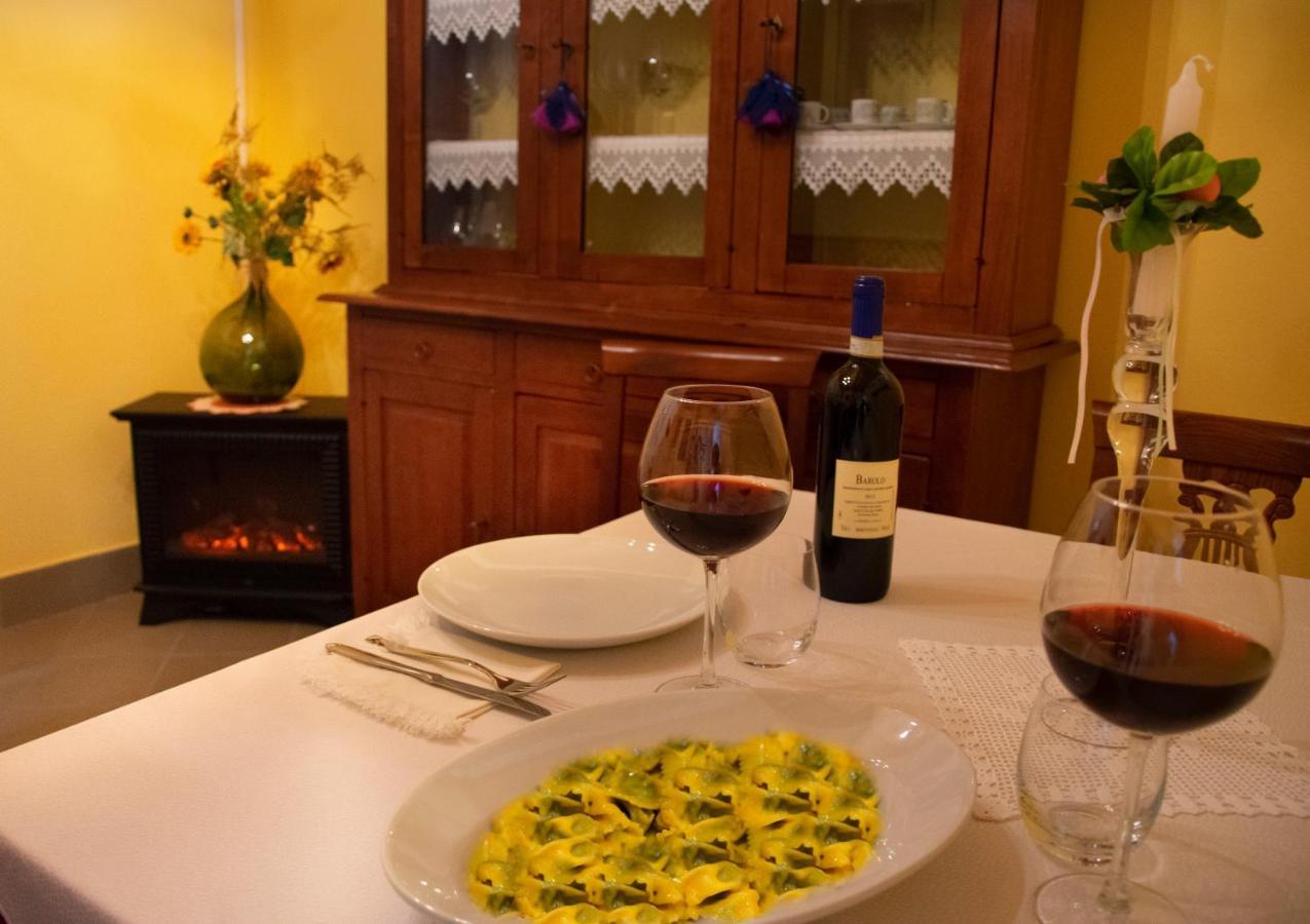 Villa Goccia Di Vino La Morra Eksteriør billede