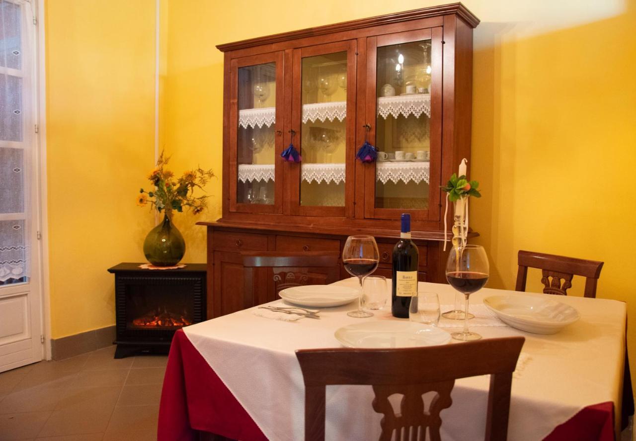 Villa Goccia Di Vino La Morra Eksteriør billede