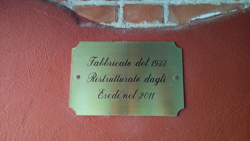 Villa Goccia Di Vino La Morra Eksteriør billede