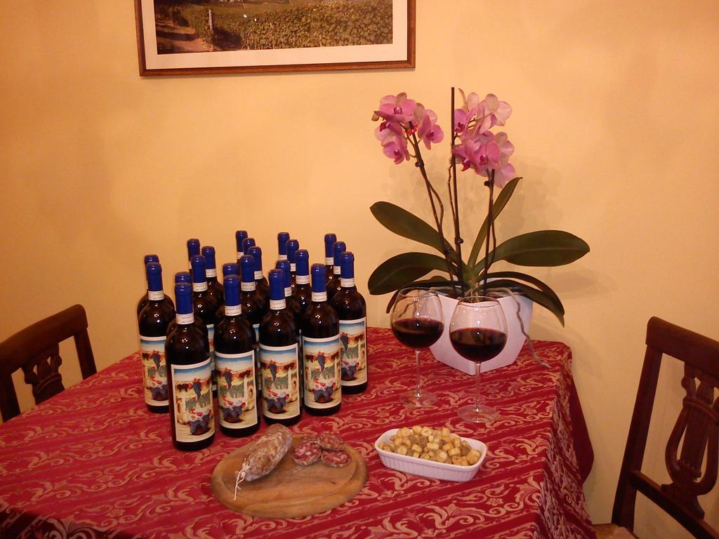 Villa Goccia Di Vino La Morra Eksteriør billede