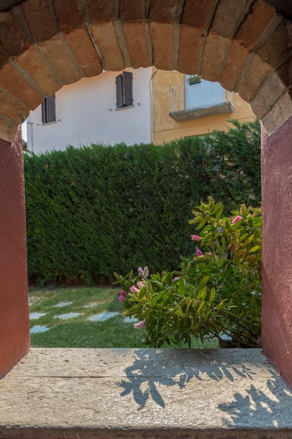 Villa Goccia Di Vino La Morra Eksteriør billede