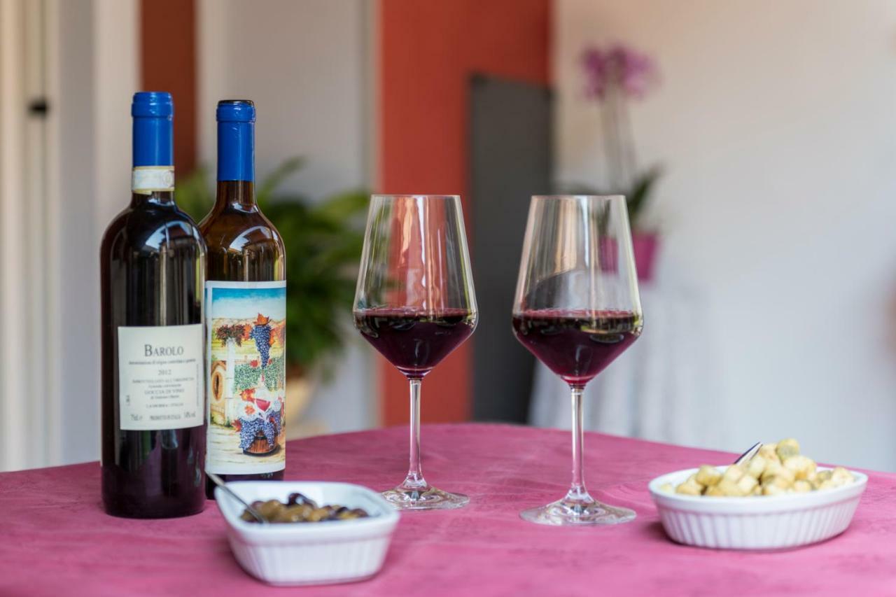 Villa Goccia Di Vino La Morra Eksteriør billede